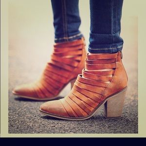 Women’s Free People Boots size 6 NWOT